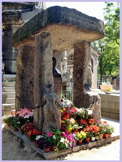 Túmulo do casal Kardec no cemitério do Père-Lachaise